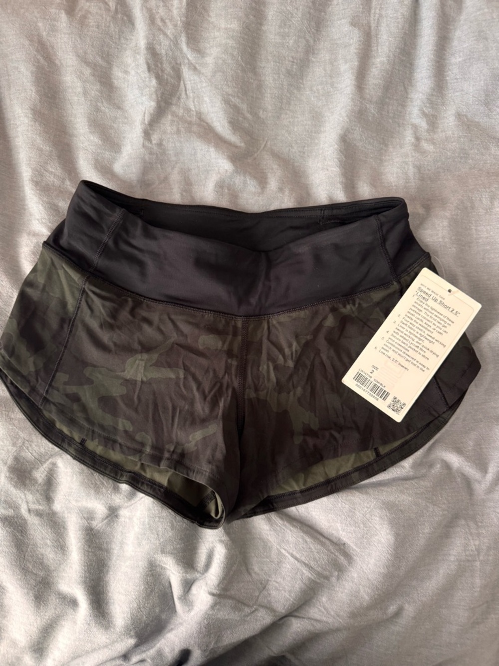 NWT lululemon athletica Women's speed up Black & Green Camo Run Shorts 2.5” - 2